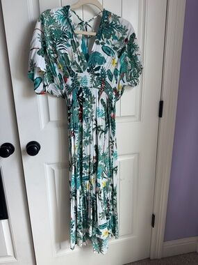 blue island White Maxi Dress with Green Tropical Print Size Medium Cover up Maxi